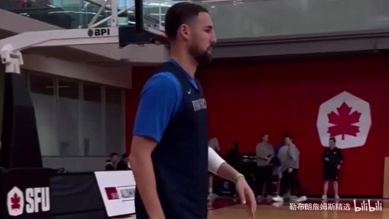 防守大队欧文场边指导弗拉格浓眉克莱训练营5v5