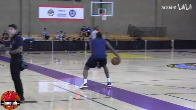 重剑无锋一起来看小卡的控球训练这大手抓球看的太爽了