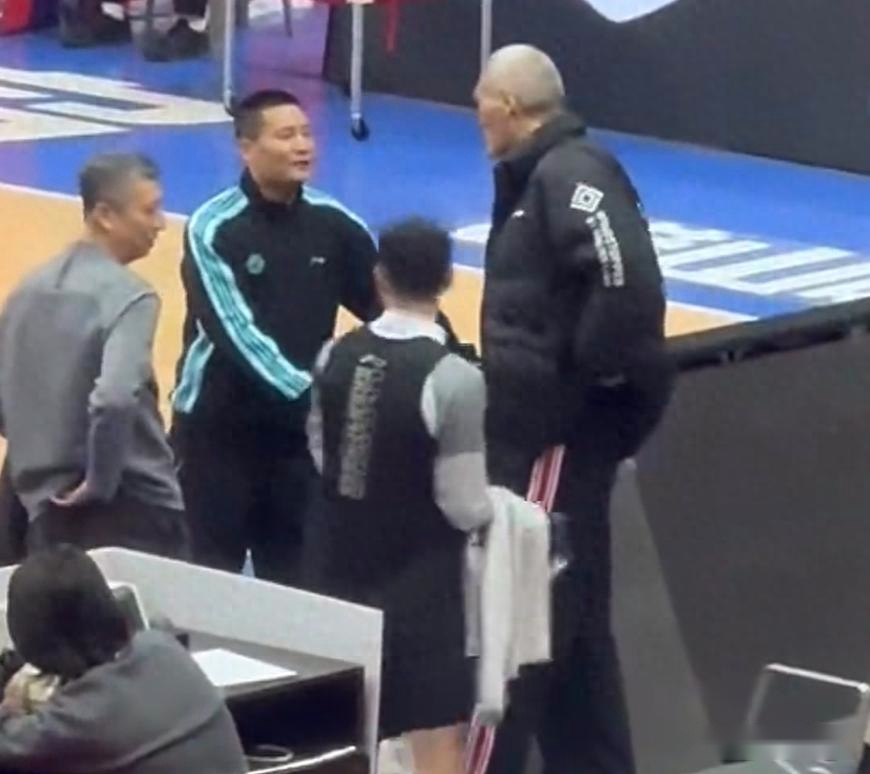 郭士强现场观战高诗岩比赛！三分精准攻守仍无效果，真别选他了！