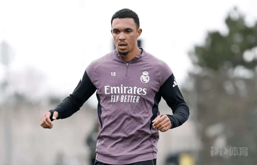 已伤缺1个月！皇马官方：阿诺德恢复带球训练 即将迎来复出