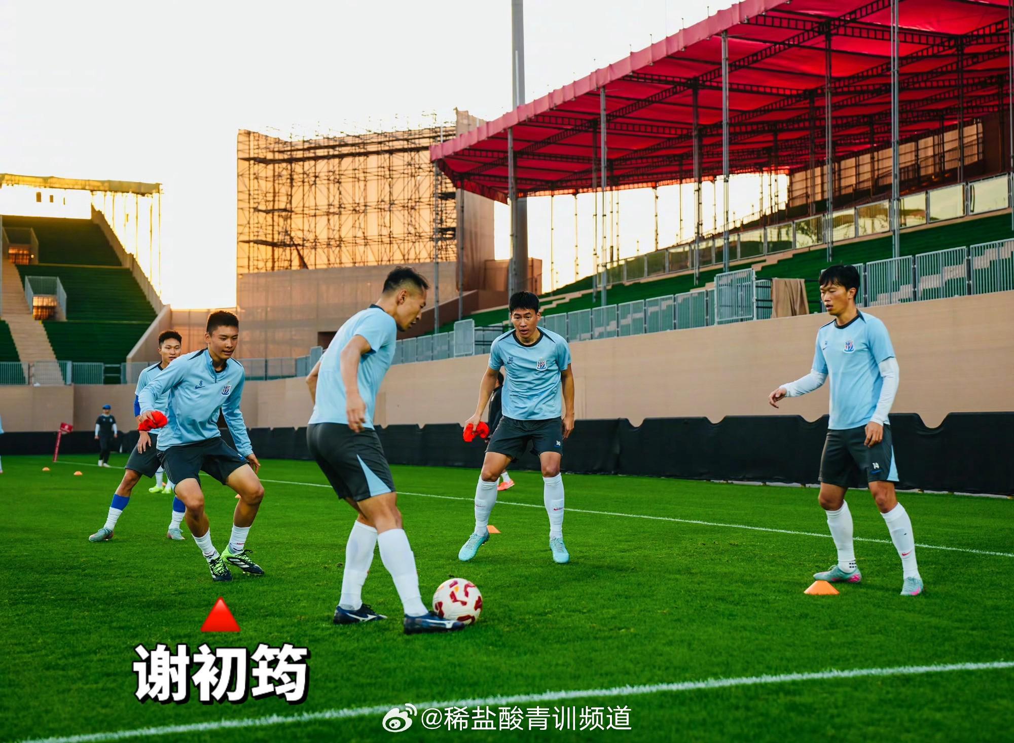 试训？18岁留洋球员谢初筠正跟随申花一线队在迪拜冬训